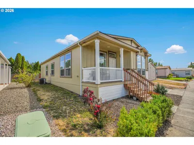 Home at 1000 S McKern Ct 19, Newberg, OR 97132