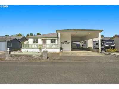 Home at 5 Pond Ln, Lakeside, OR 97449