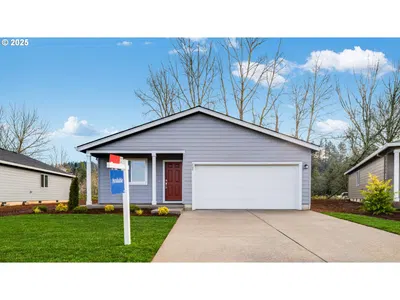Home at 687 Minnesota St, Lebanon, OR 97355