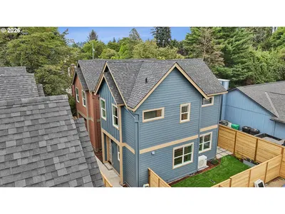Condominium at 5446 NE Prescott St 4, Portland, OR 97218