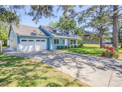 Home at 4702 SE 51st St, Lincoln City, OR 97367