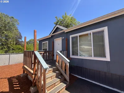 Home at 104 River Loop 1, Eugene, OR 97404