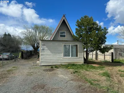 Home at 120 2nd St, North Powder, OR 97867 (Pending)