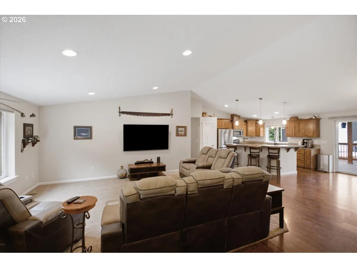 38712 River Dr, Lebanon, OR 97355 — photograph 6