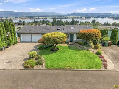 Home at 1720 9th St, Columbia City, OR 97018