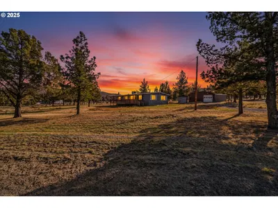 Home at 1384 SE Akins Dr, Prineville, OR 97754