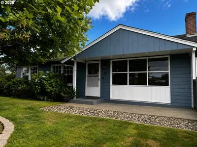 Home at 10 SW Peach Ln, Winston, OR 97496