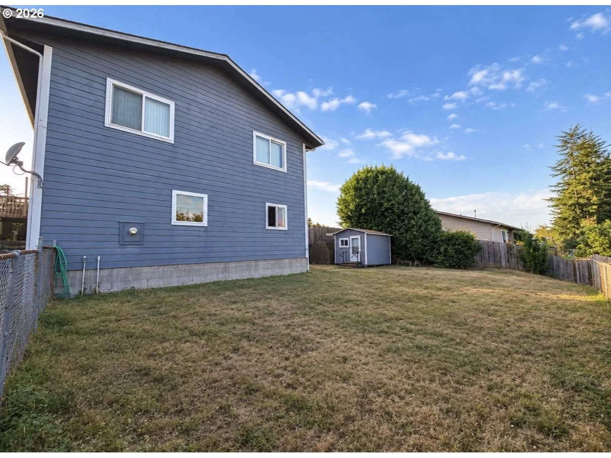 2280 Connecticut Ave, North Bend, OR 97459 — photograph 6