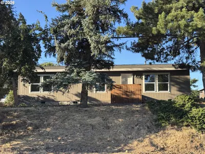 Home at 622 NE 3rd St, Goldendale, Wa 98620