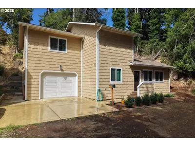 Home at 2143 Ash St, North Bend, OR 97459