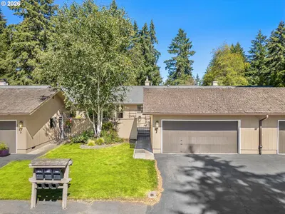 Condominium at 7480 SW Kimberly Ct, Beaverton, OR 97008
