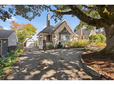Home at 6826 SW 10th Ave, Portland, OR 97219