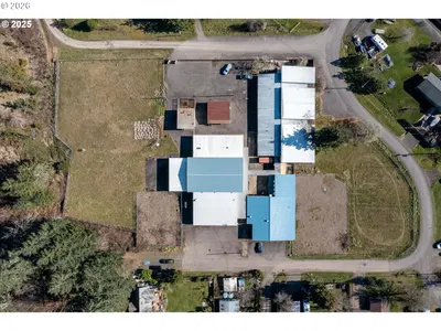 Home at 92250 Schoolhouse St, Marcola, OR 97454