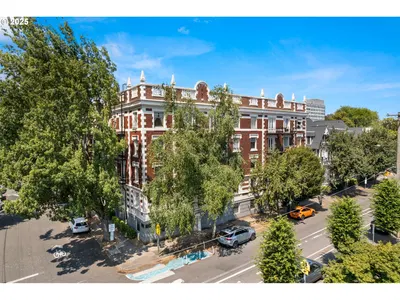 Condominium at 1811 NW Couch St 508, Portland, OR 97209
