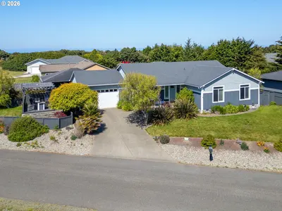 Home at 3220 Natalie Way, Bandon, OR 97411