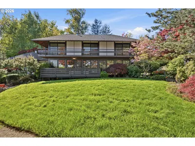 Home at 28 Monticello Dr, Lake Oswego, OR 97035