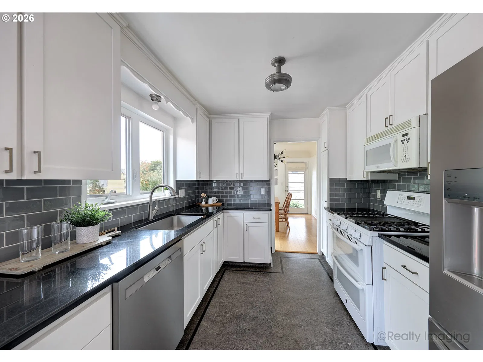 7826 SW 5th Ave, Portland, OR 97219 — photograph 9