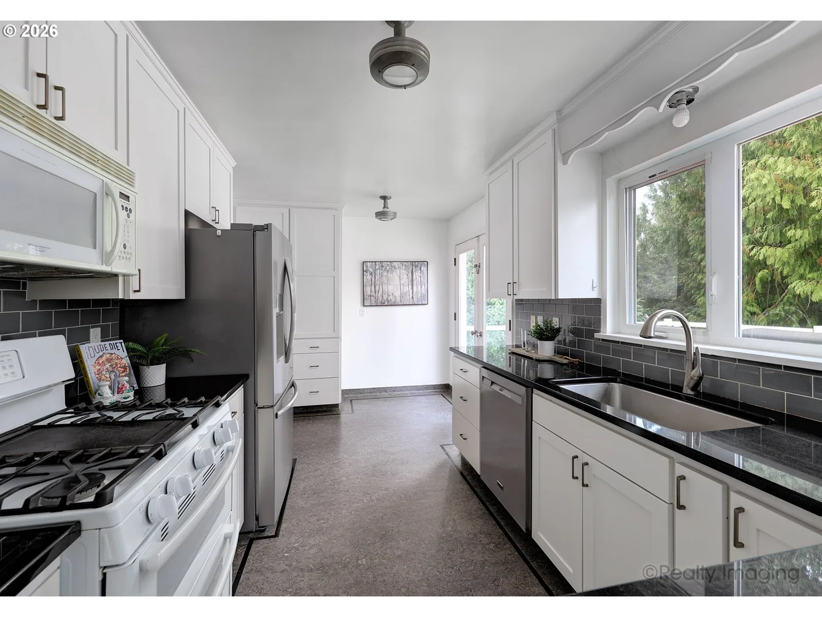 7826 SW 5th Ave, Portland, OR 97219 — photograph 10