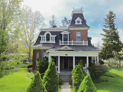 Home at 464 N Main St, Union, OR 97883