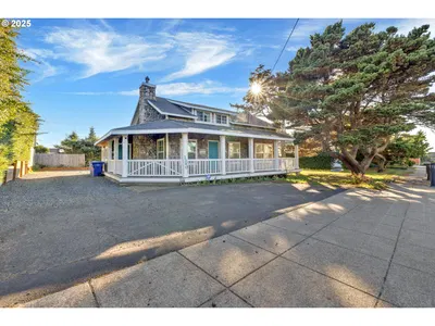 Home at 1340 NW 15th St, Lincoln City, OR 97367