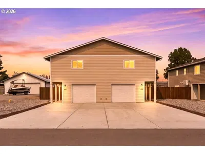 Home at 255 NE Fourth St, Irrigon, OR 97844