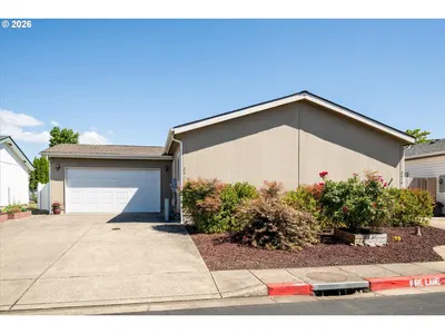 Home at 2416 Maia Loop, Springfield, OR 97477