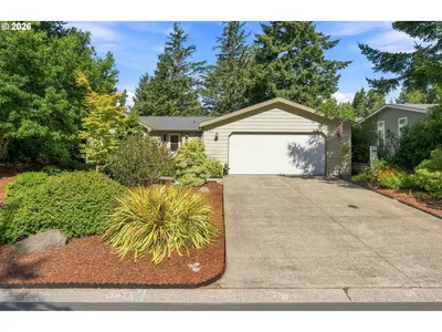 Home at 607 Glenbrook Cir, Florence, OR 97439 (Pending)