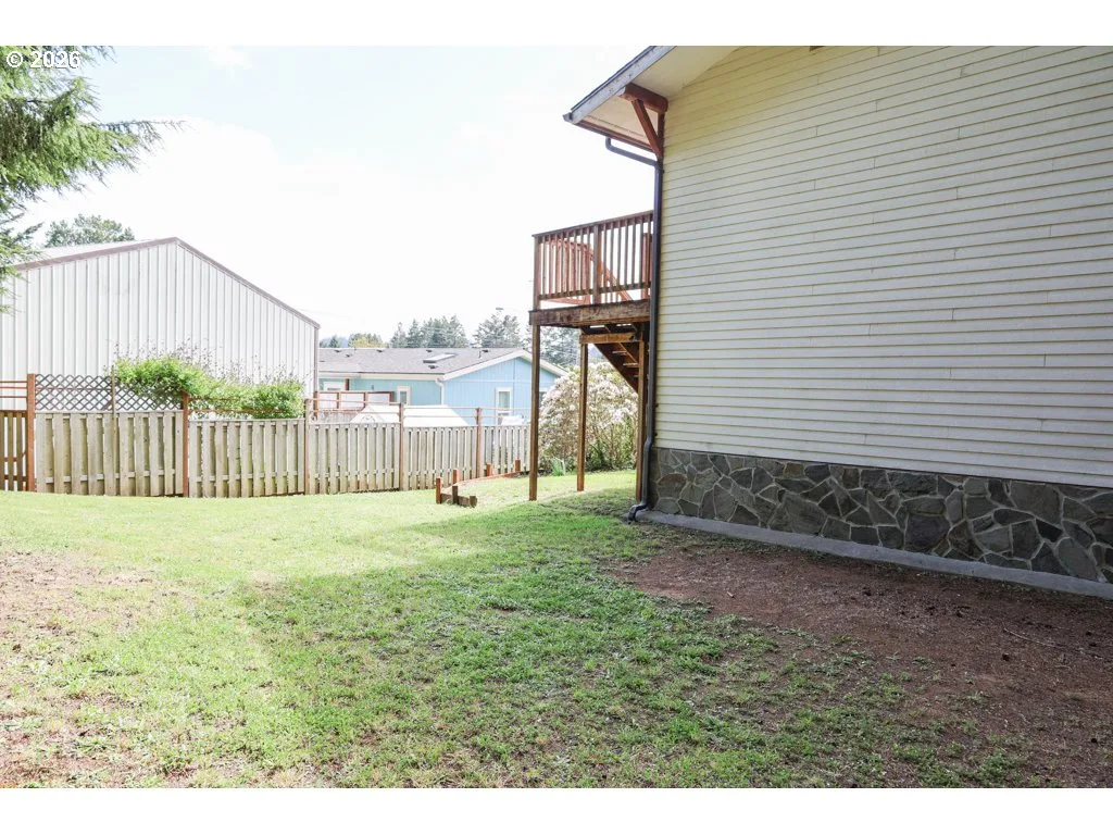 610 Tiara St, Lakeside, OR 97449 — photograph 25