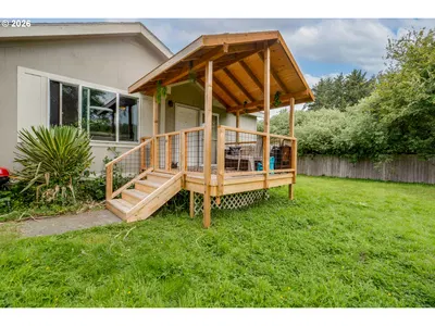 Home at 291 NW 1st St, Warrenton, OR 97146