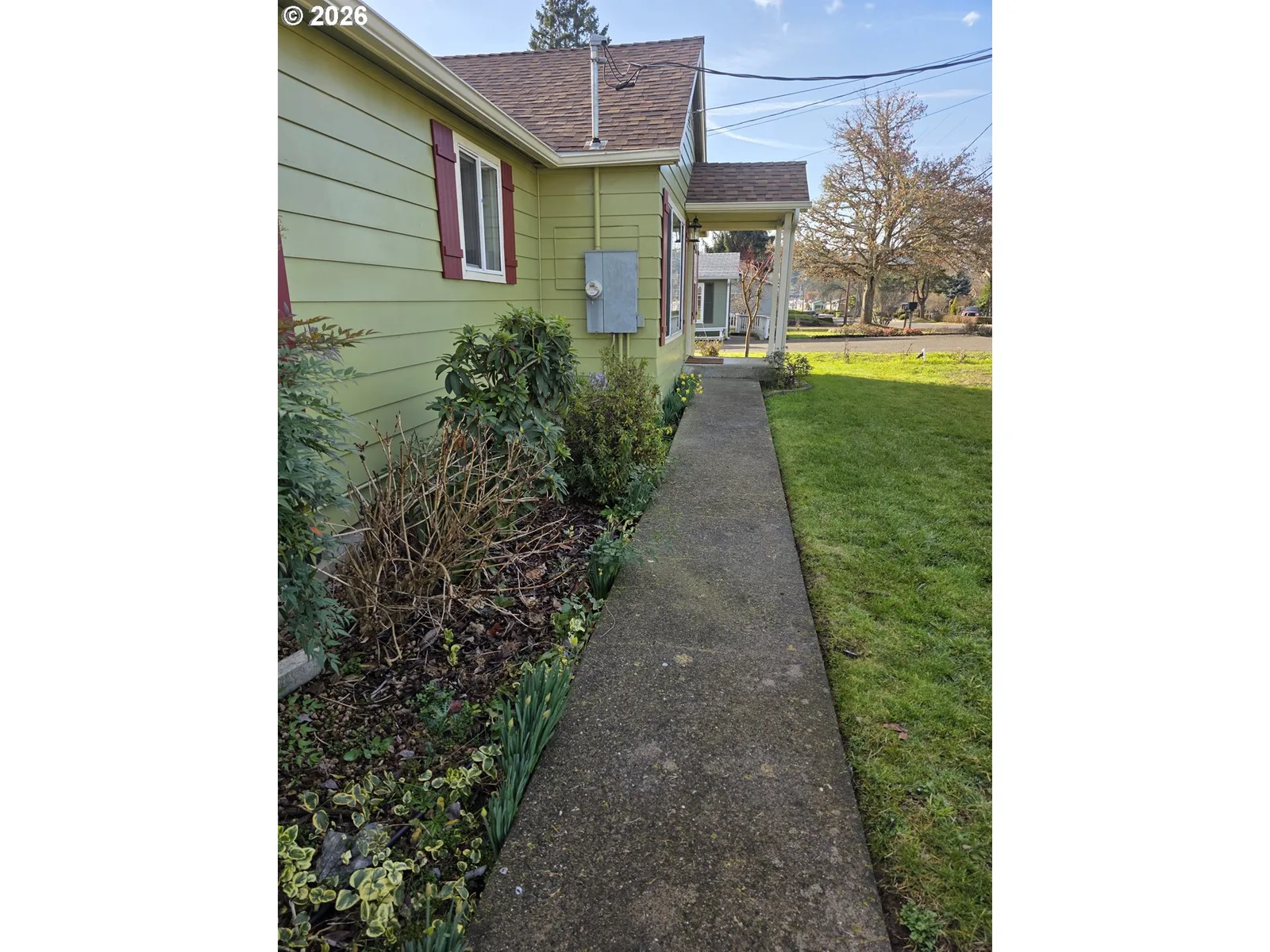 1589 NW Calkins Ave, Roseburg, OR 97471 — photograph 6