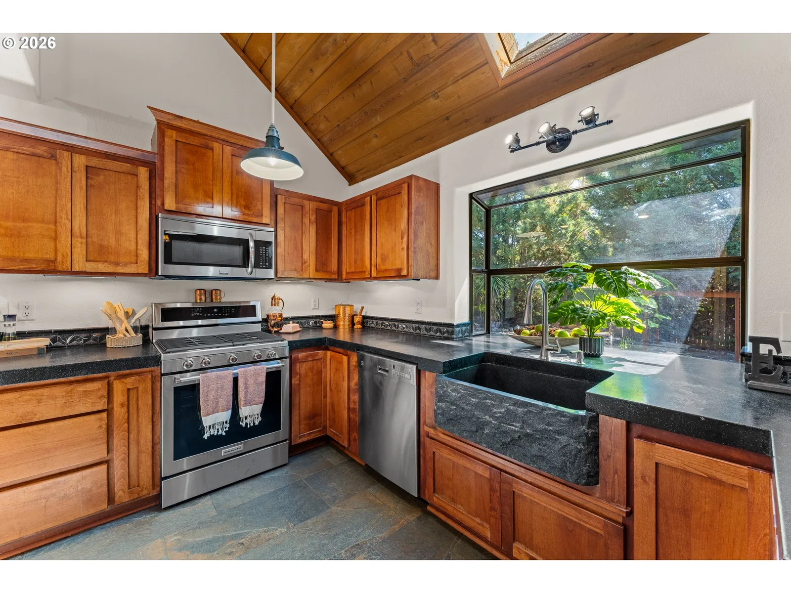 104 NW Dawnhill Ct, Grants Pass, OR 97526 — photograph 6