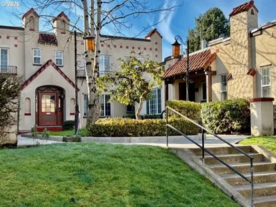 Home at 2010 SE Sherman St, Portland, OR 97214 (Pending)