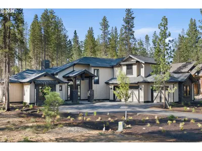 Home at 17785 Everwild Cir, Bend, OR 97707 (Pending)