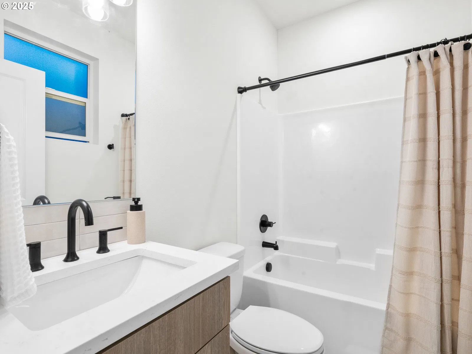8330 N Bank St, Portland, OR 97203 — photograph 8