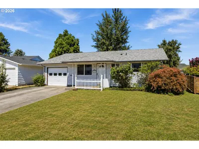 Home at 2293 Country Club Ter, Woodburn, OR 97071