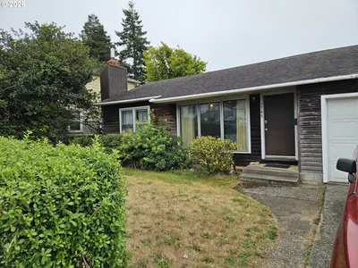 Home at 1749 Juniper Ave, Coos Bay, OR 97420