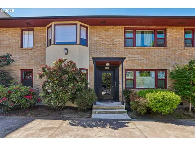 Condominium at 2120 NE Halsey St 31, Portland, OR 97232