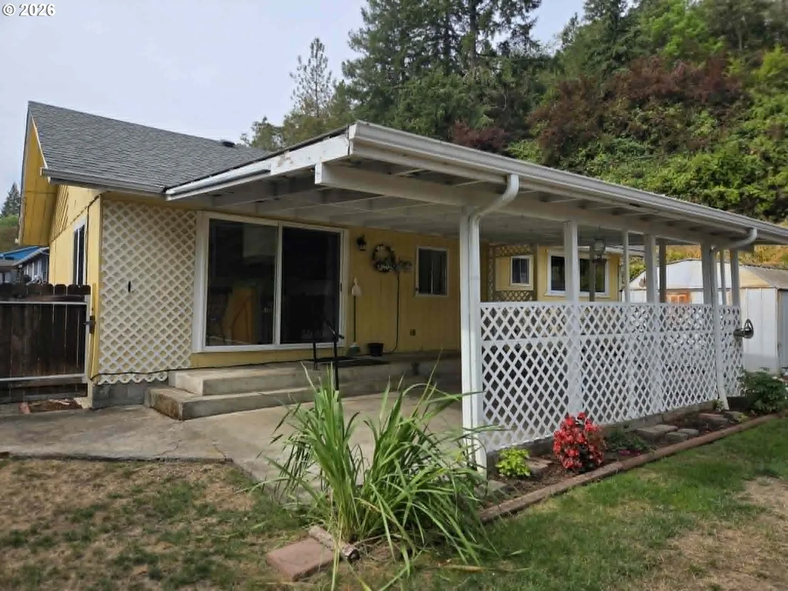 2118 SE Chinaberry Ave, Roseburg, OR 97470 — photograph 6