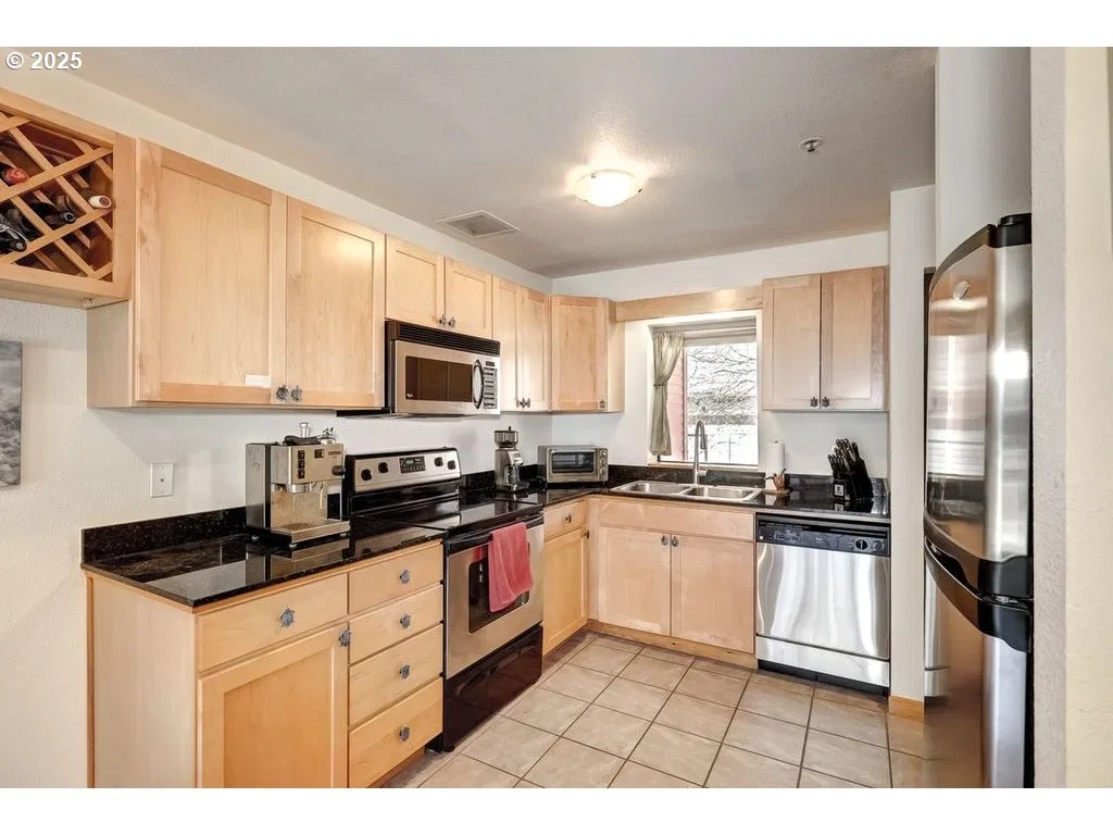 1040 NW Naito Pkwy O-9, Portland, OR 97209 — photograph 7