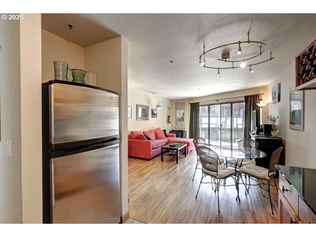 1040 NW Naito Pkwy O-9, Portland, OR 97209 — photograph 11