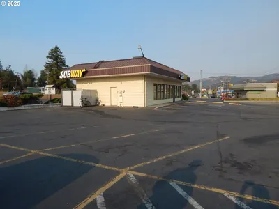 Home at 4872 Grange Rd, Roseburg, OR 97471