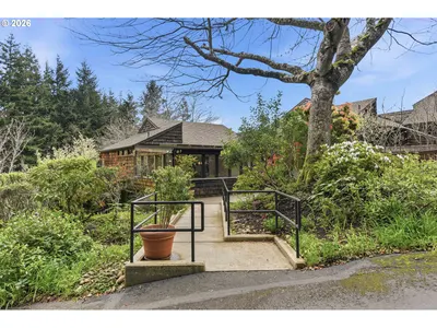 Condominium at 1310 Ingersoll St, Coos Bay, OR 97420 (Pending)
