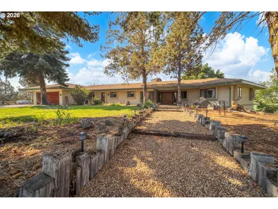 Home at 2900 NE Barnes Rd, Prineville, OR 97754