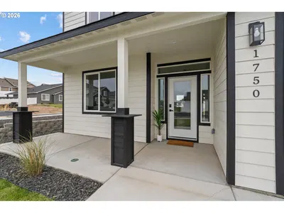 Home at 1750 NE 8th Pl, Hermiston, OR 97838