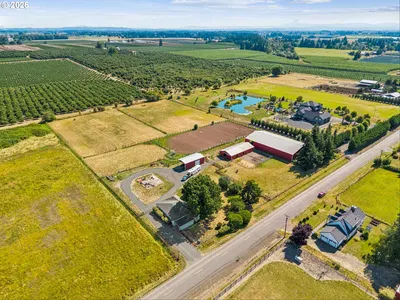 Home at 10093 NE Wiseacre Ln, Aurora, OR 97002