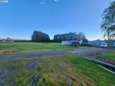 Home at 29290 S Old Molalla Rd, Molalla, OR 97038