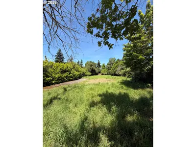 Land at 10861 E Burnside St, Portland, OR 97216 (Pending)