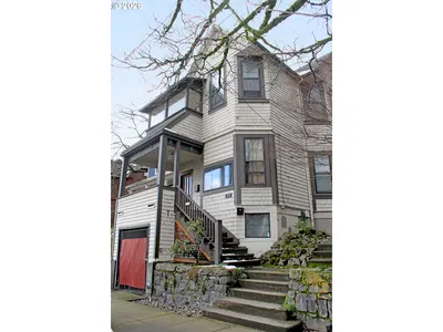 Home at 3719 S Hood Ave, Portland, OR 97239