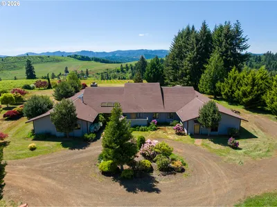 Home at 1488 Red Hill Rd, Oakland, OR 97462