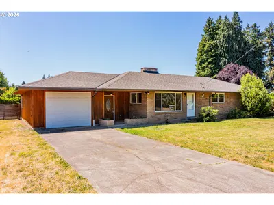 Home at 1315 N Locust St, Canby, OR 97013